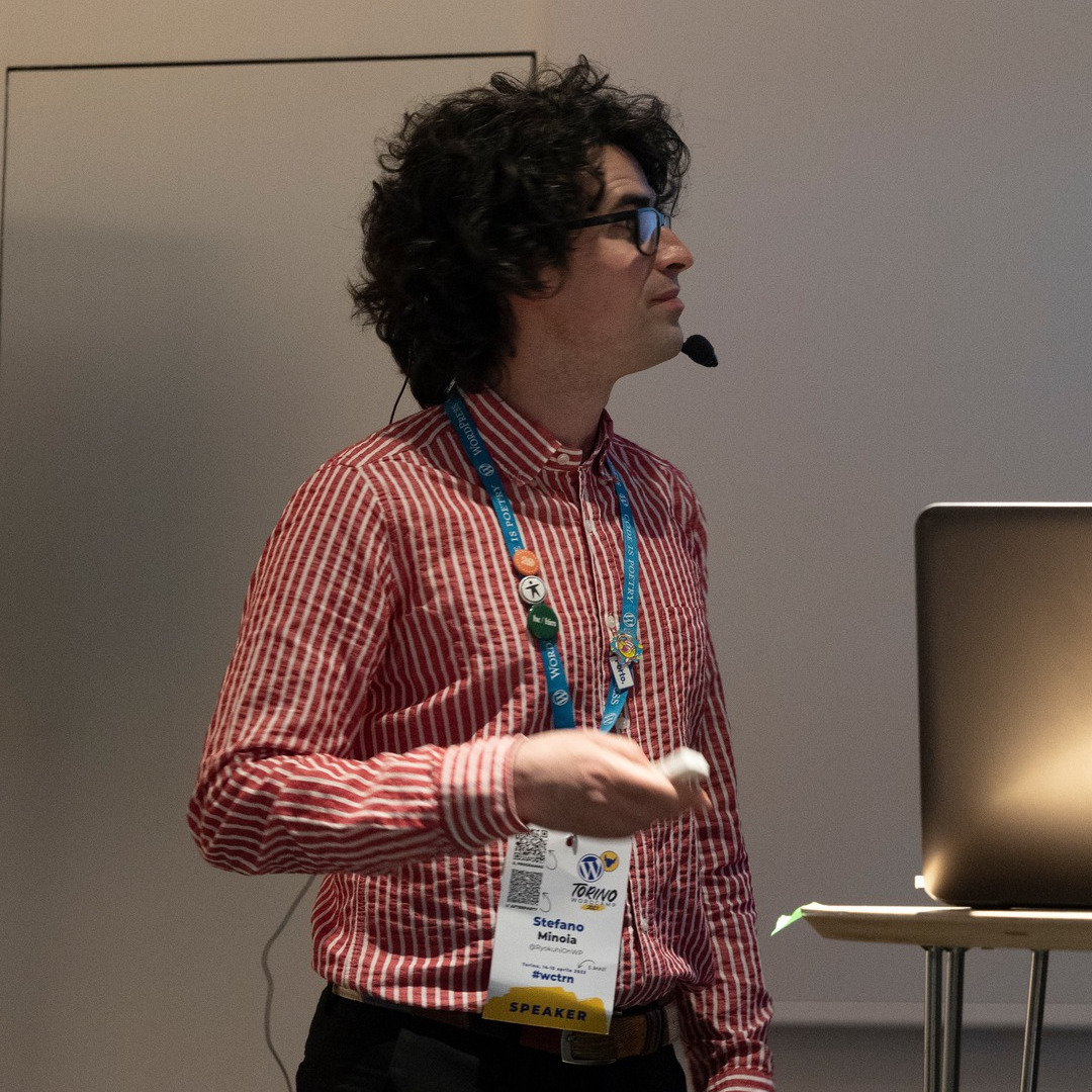 Stefano Minoia durante una conferenza